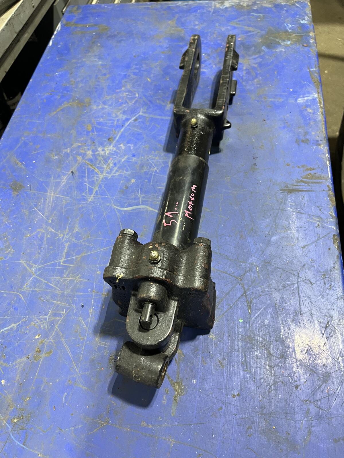 Hubstrebe Case Maxxum 1