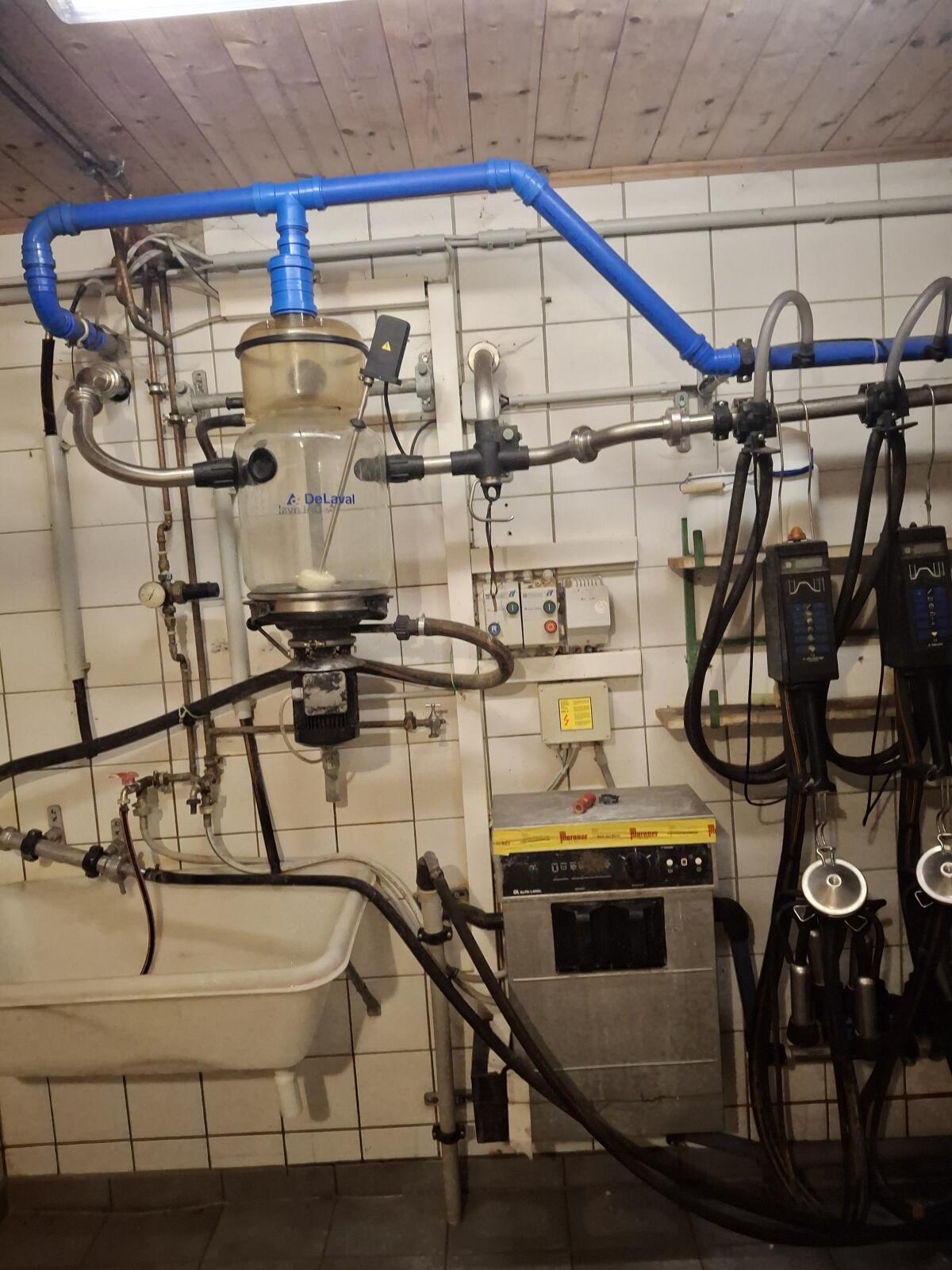 Rohrmelkanlage DeLaval mit 4 Stk. Milchmaster 2