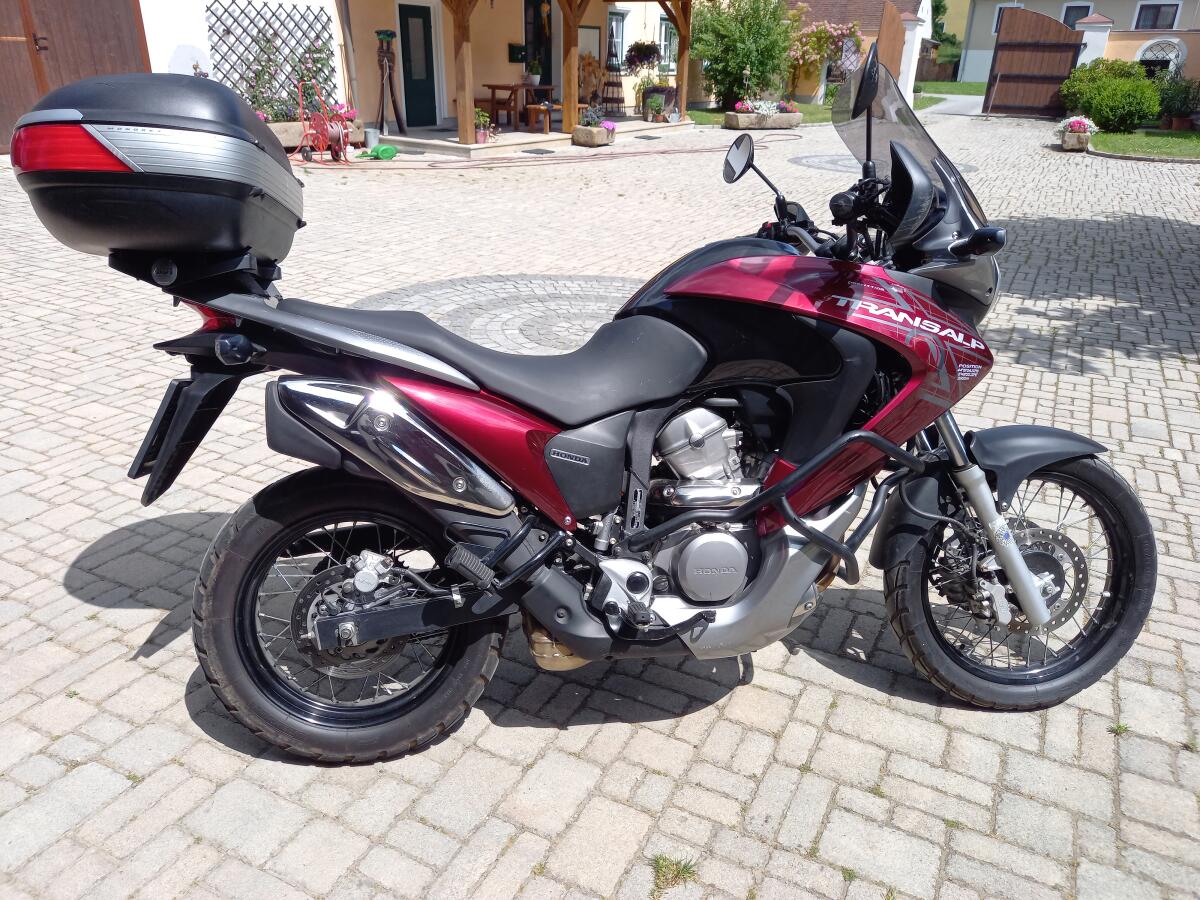 Honda Transalp 700 3