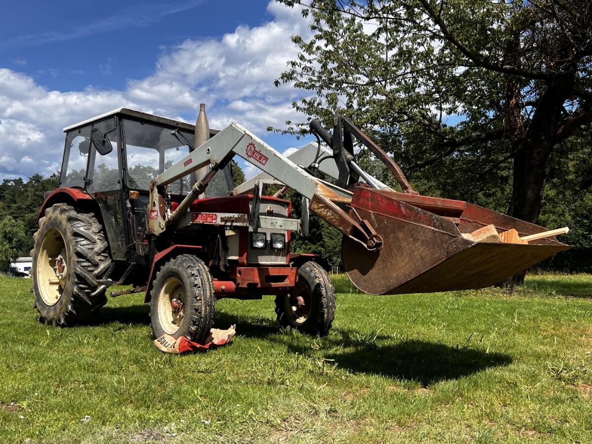 IHC 733 inkl. Frontlader 1