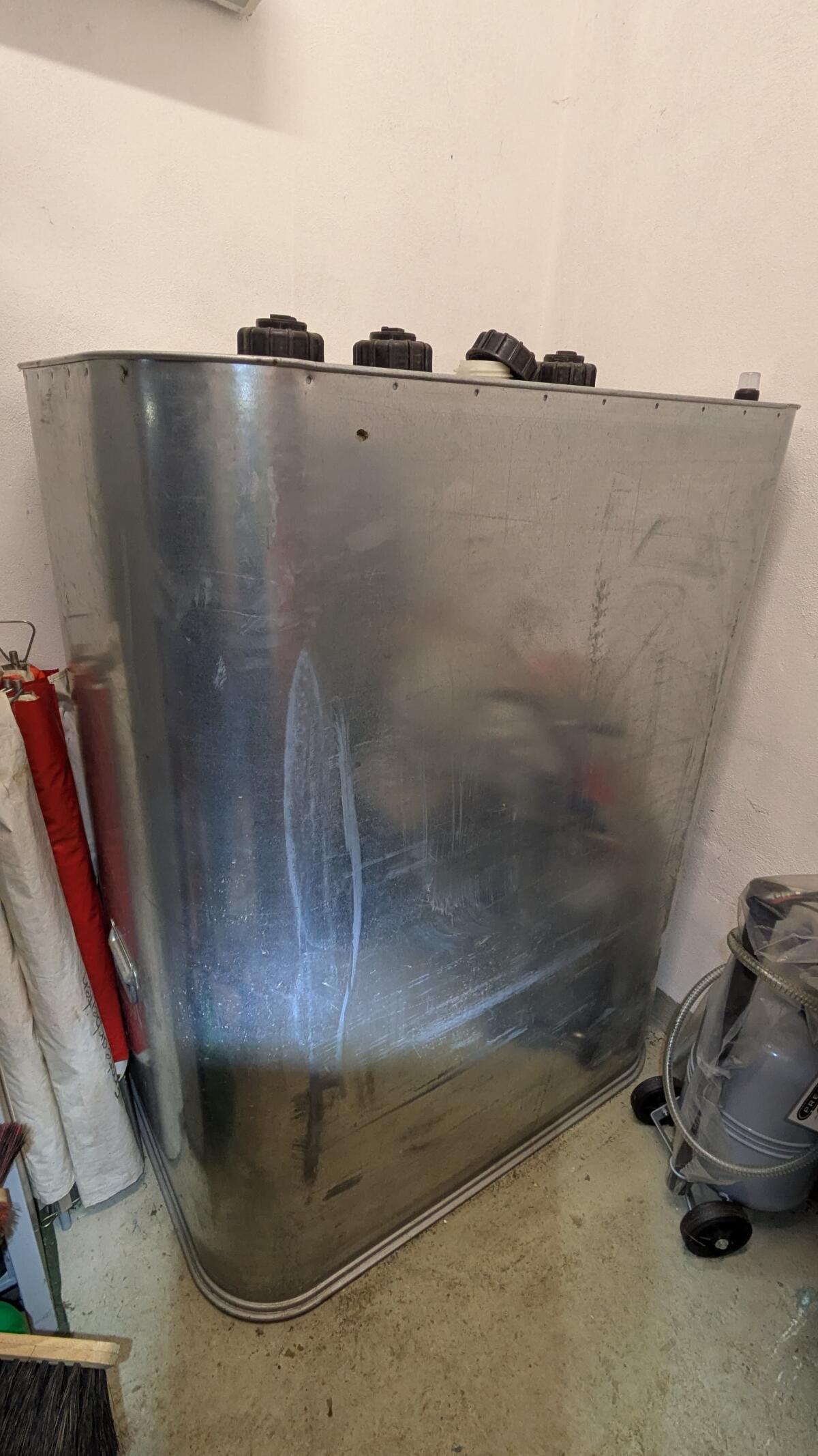 1.000 l (Diesel- oder Heizöl) Tank 1