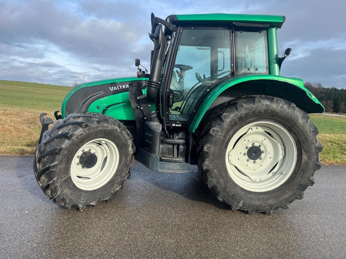 Valtra N 142 v 3