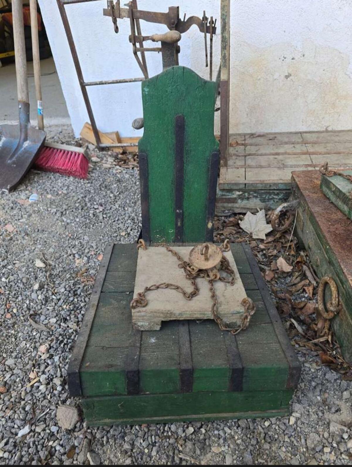 Verschiedene alte Waagen 1