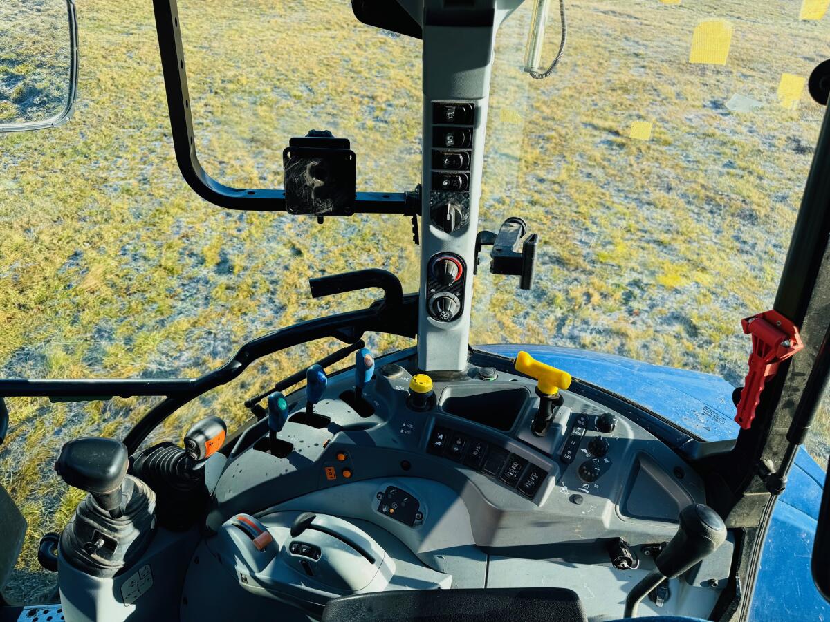 New Holland T5.95 mit Frontlader 3