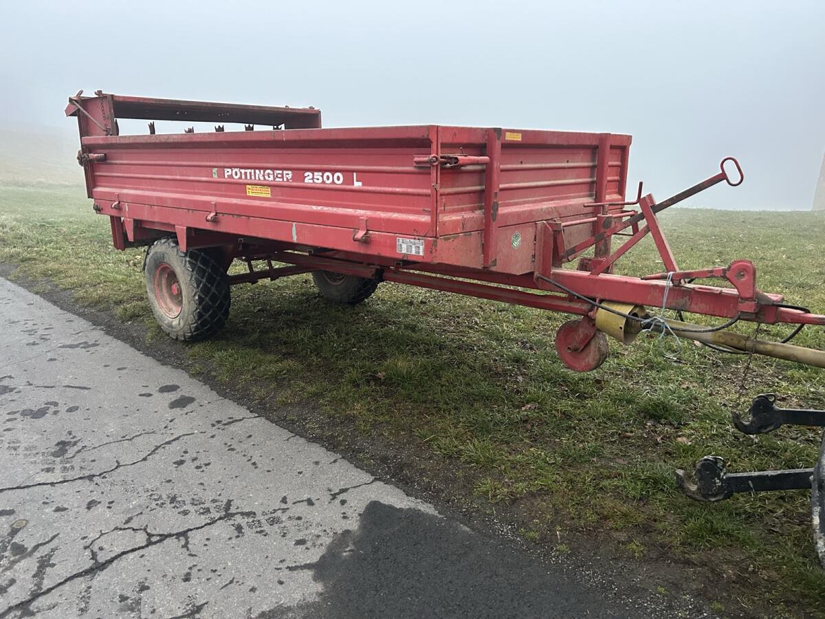 Pöttinger Miststreuer 2500 L 1