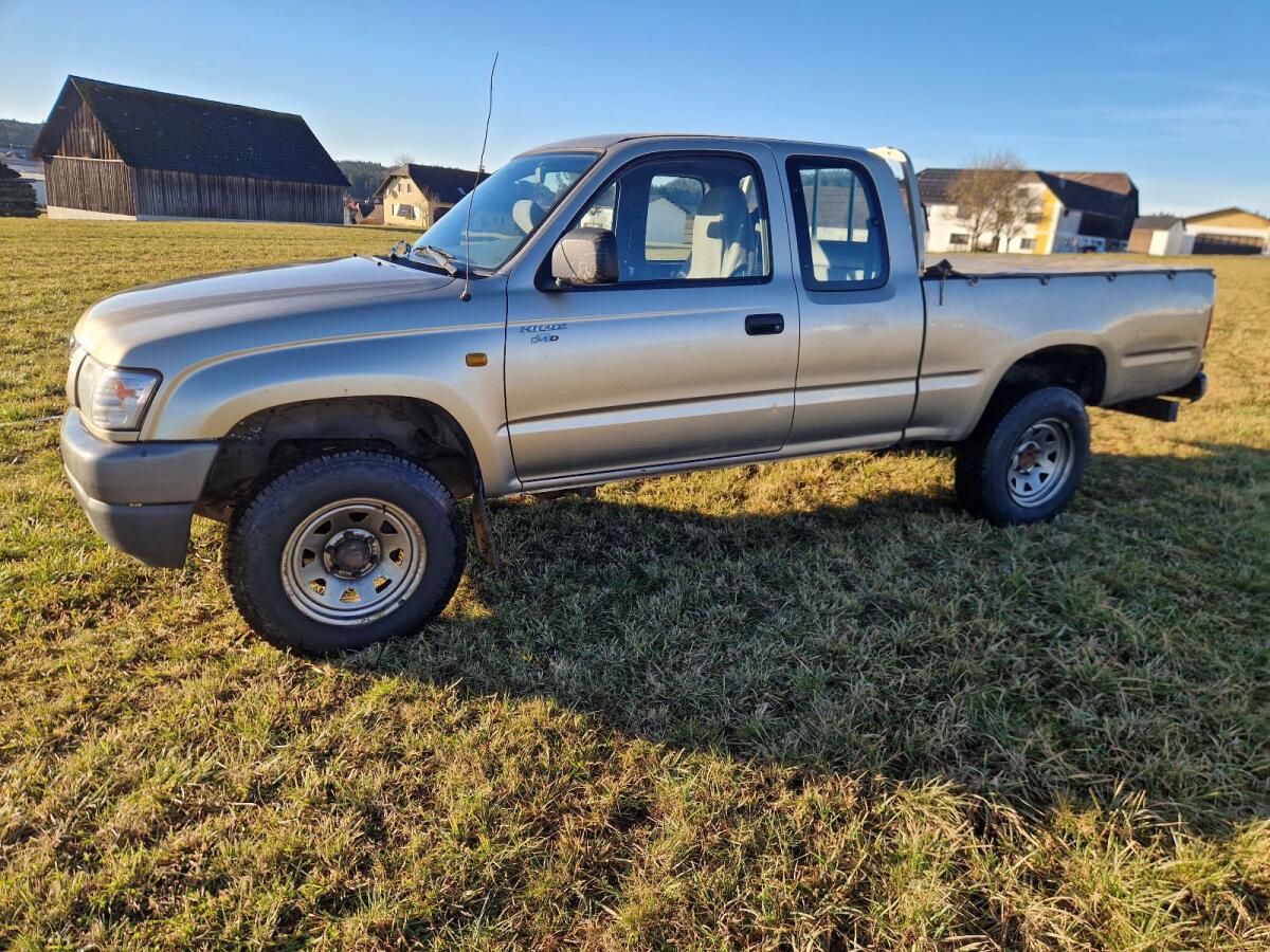 Toyota Hilux 2