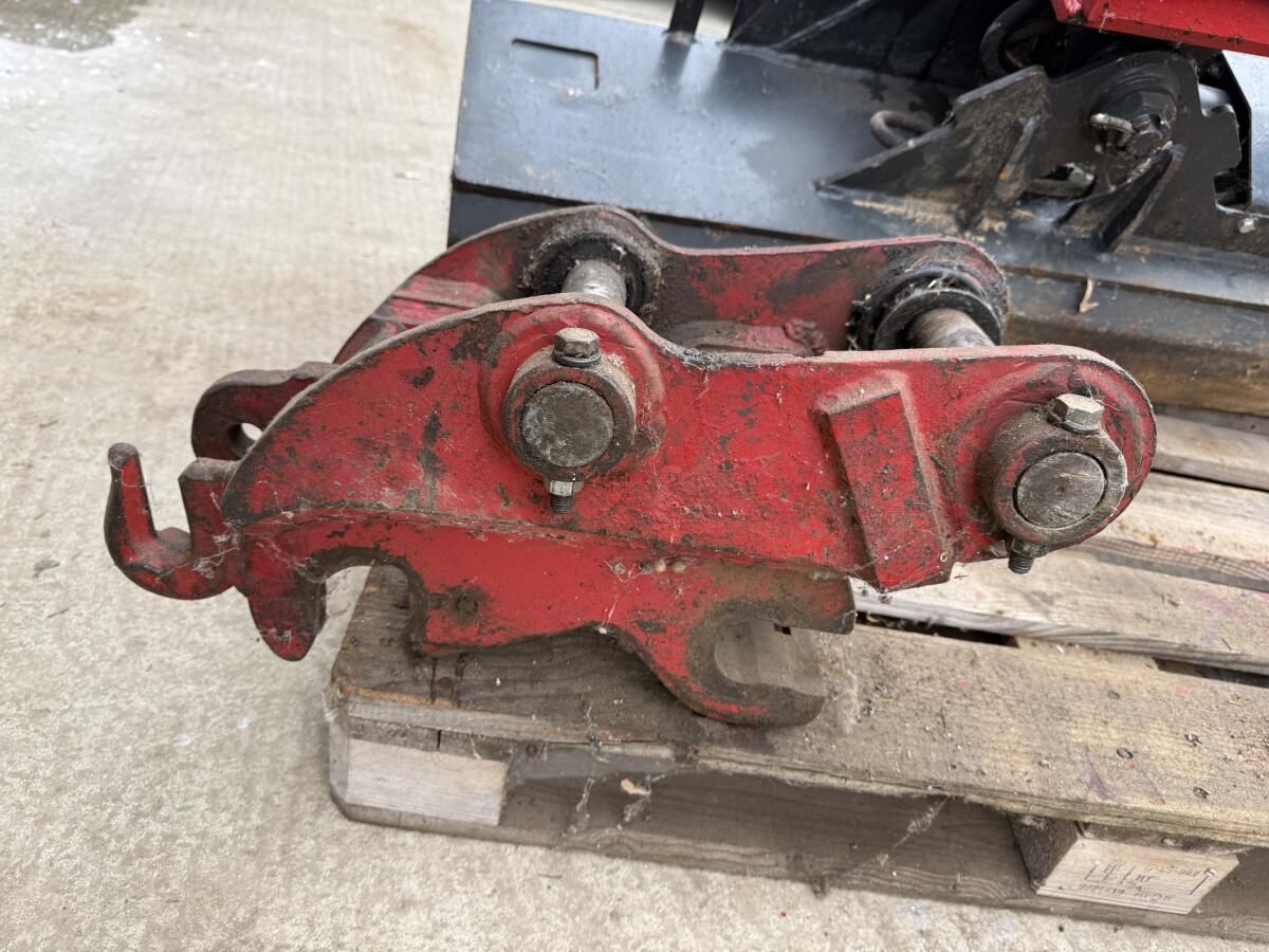 Mehanska hitra menjava - GB bila na Takeuchi TB260 2