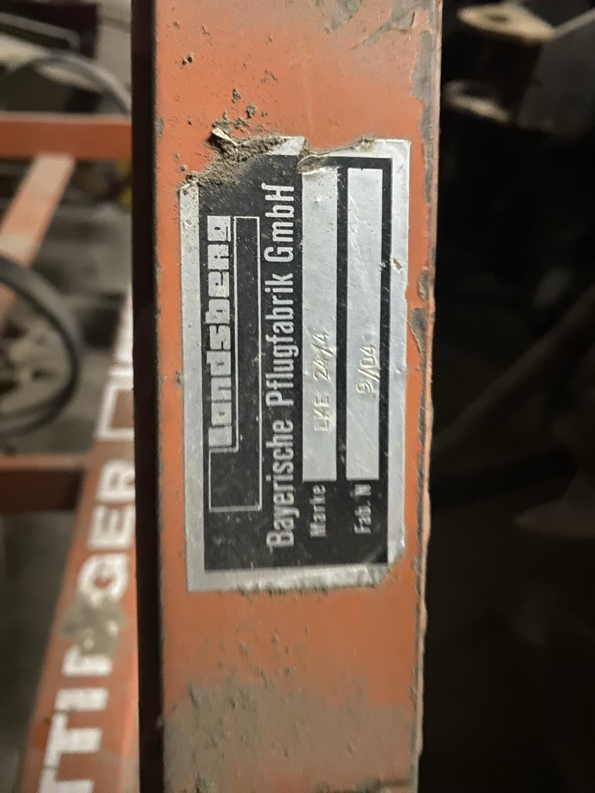 Pöttinger Federzinkengrubber 3