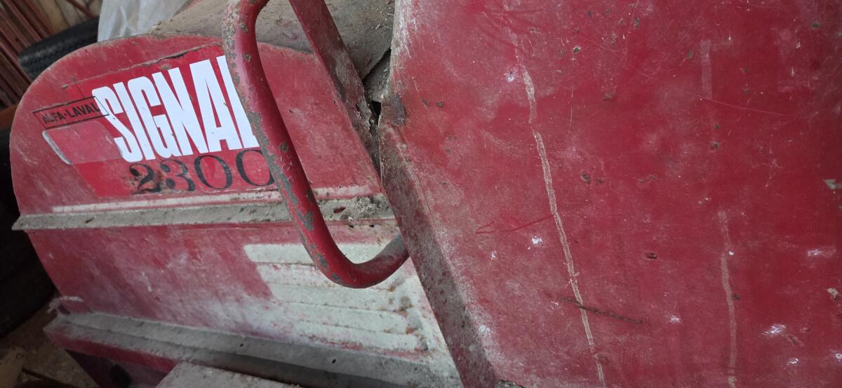 Silohäcksler Signal 2300 mit Motor 1