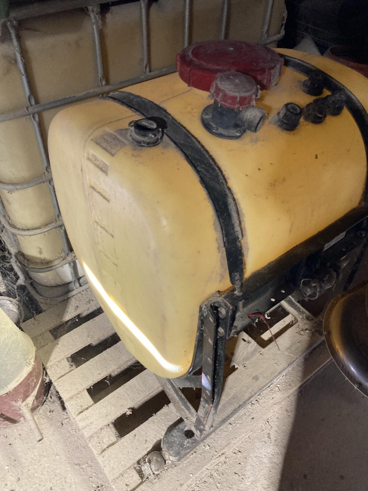 Fronttank Feldspritze Hardi 1