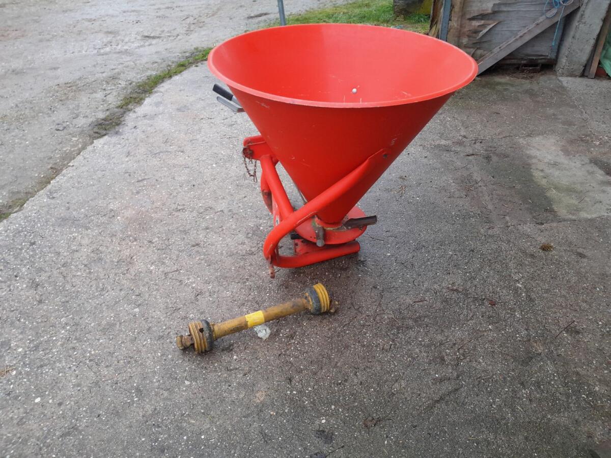 Düngerstreuer 2