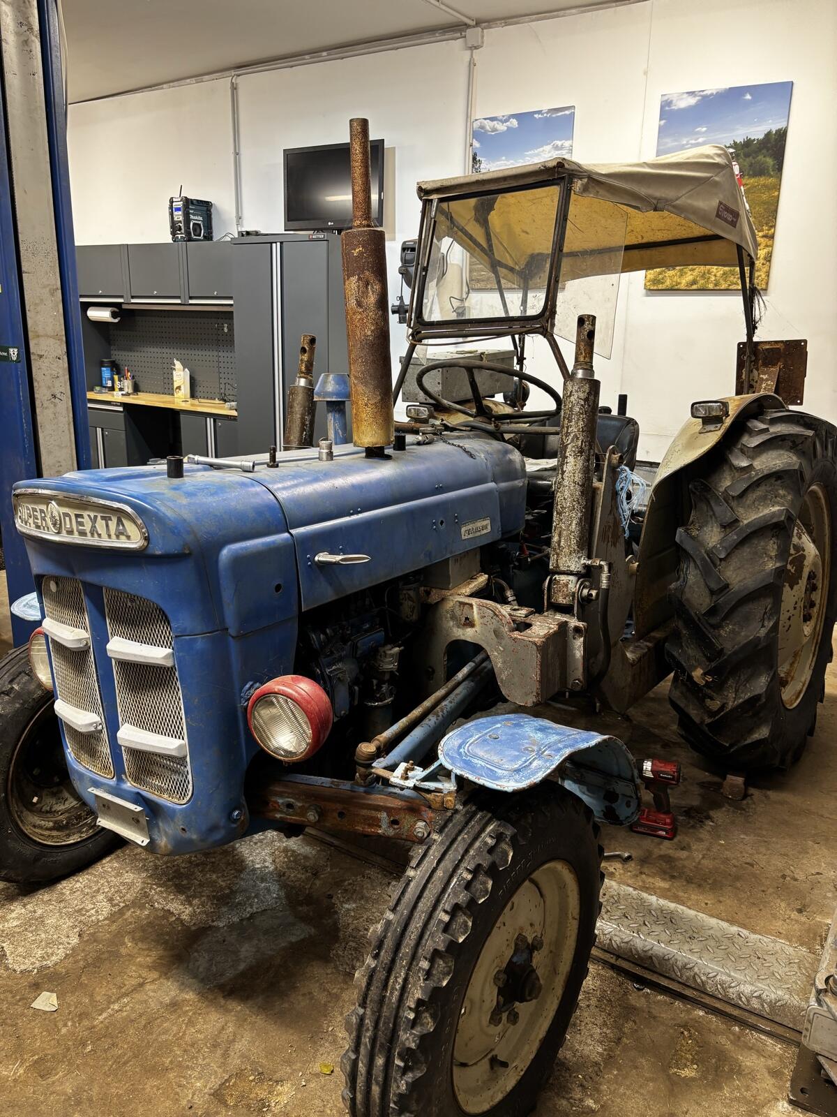 Frontlader für Ford Super Dexta 1