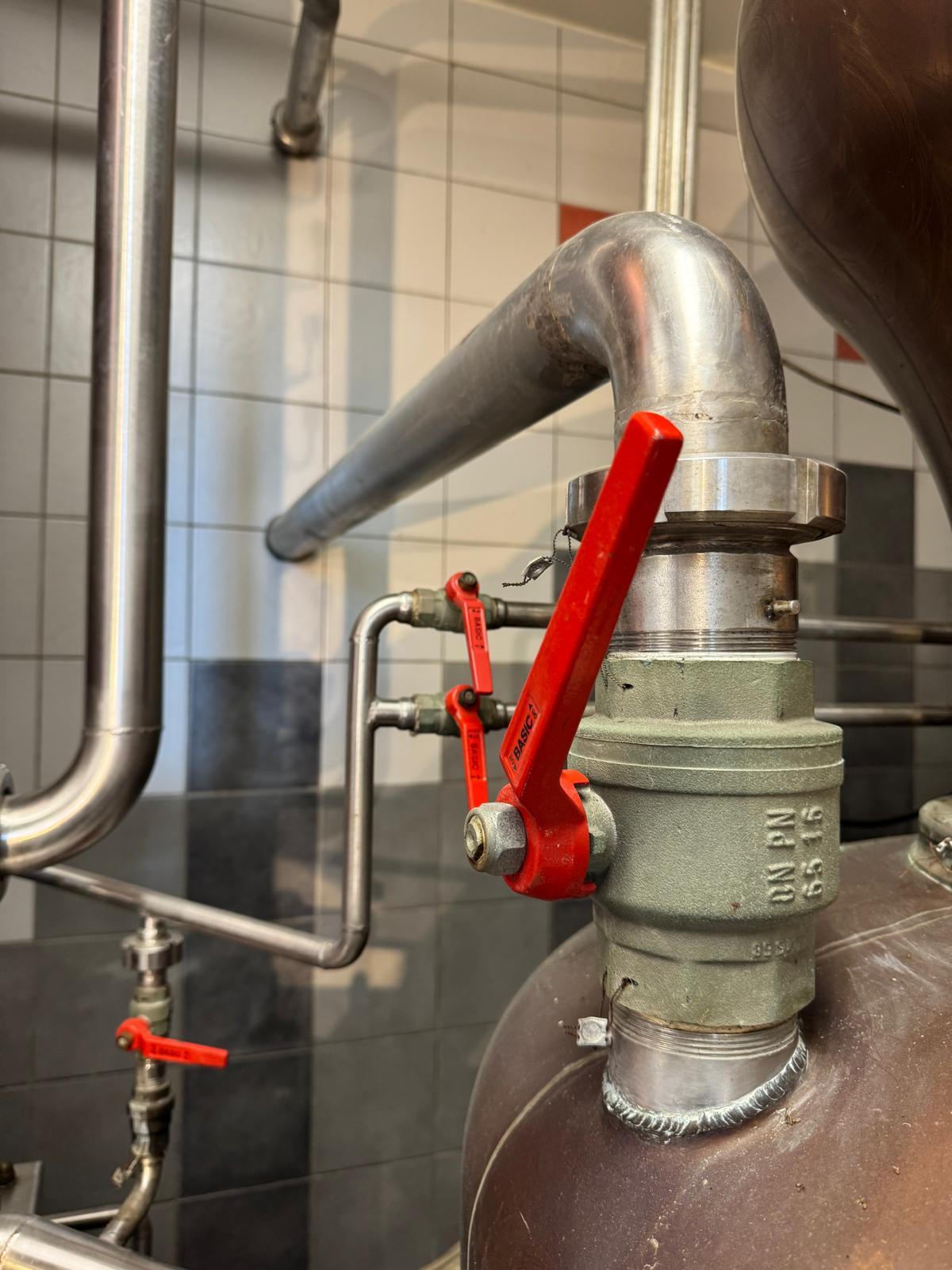 Vollwertige Brennerei inkl. Messuhr 2