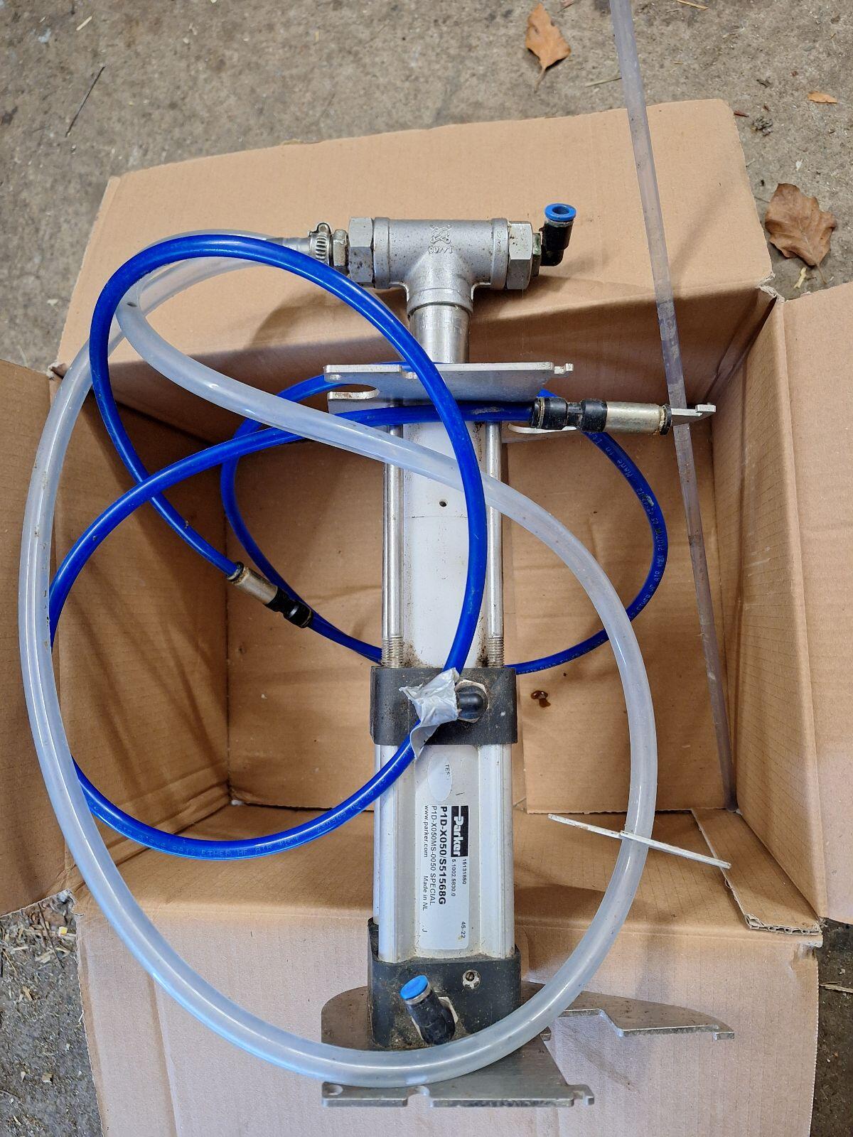 Titania Lely A5 A4 Flüssigdosierer 1