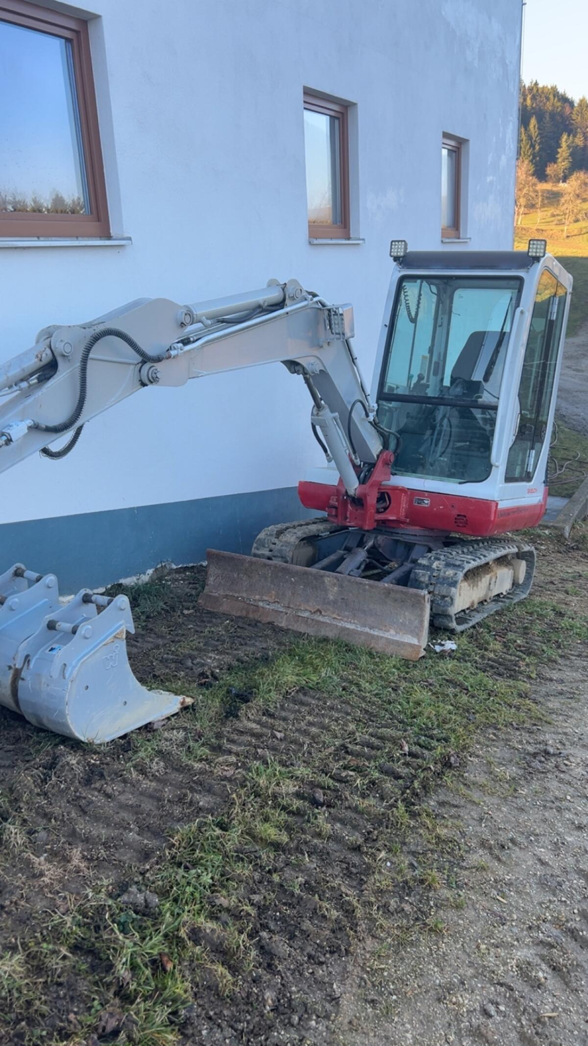 Bagger Takeuchi TB125 1