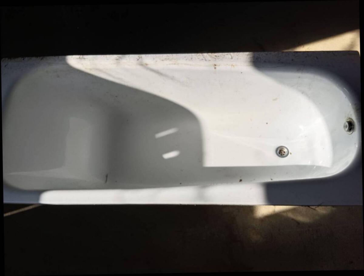 Verkaufe eine alte Email-Badewanne 3