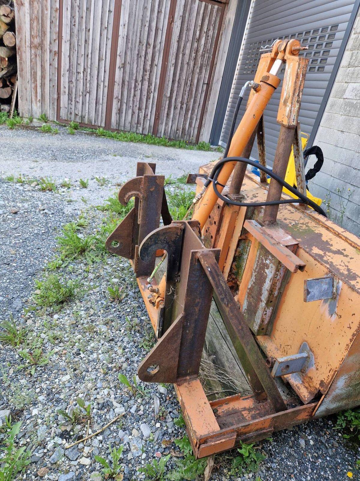 Hochkipp-Mistgabel Eigenbau mit Liebherr-Aufnahme 2