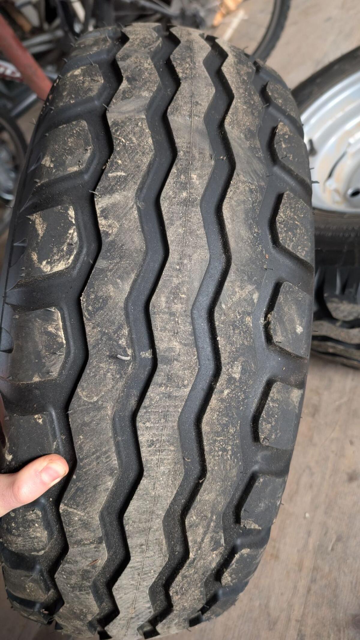 10.0/75-15.3 Kompletträder 3