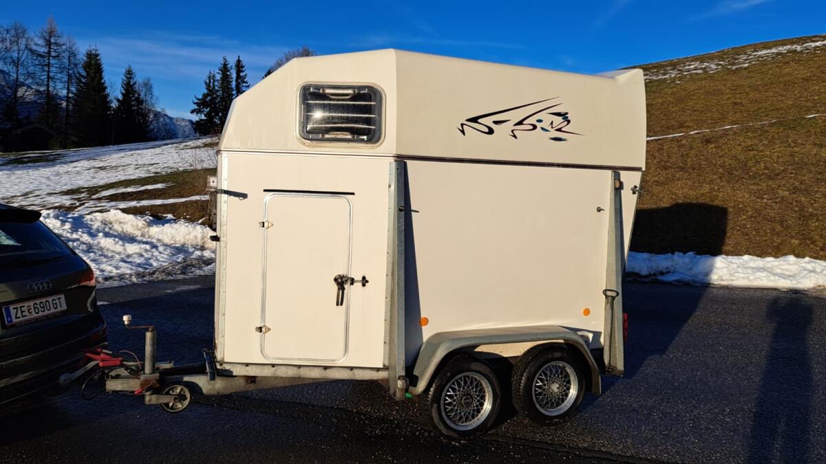 Pferdeanhänger 1 1/2 2