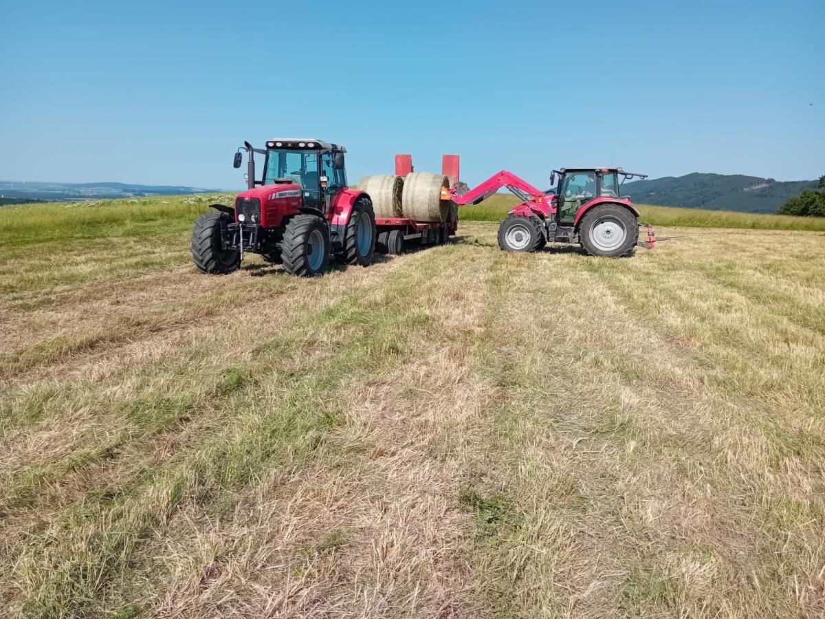 Rundballen pressen und wickeln 2