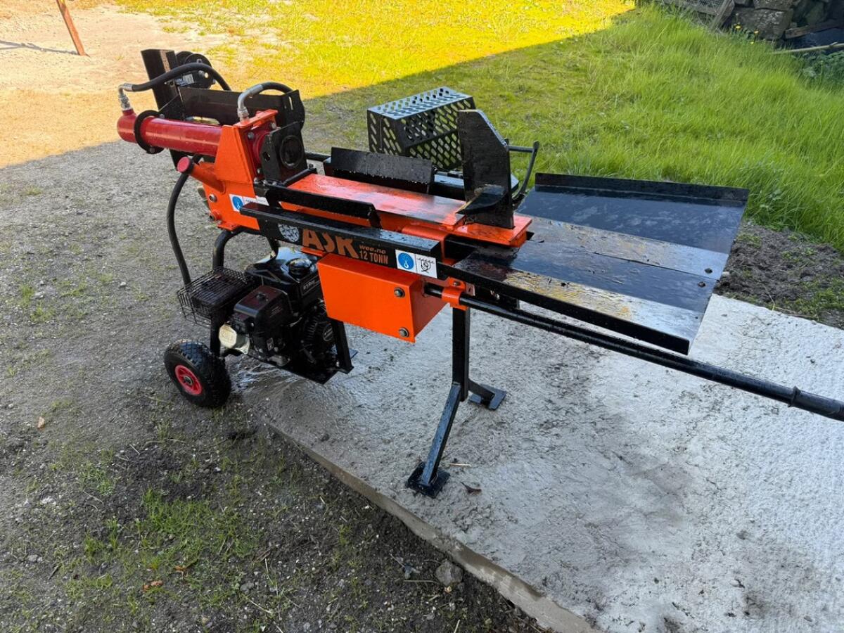 ASK 12 t Holzspalter 1