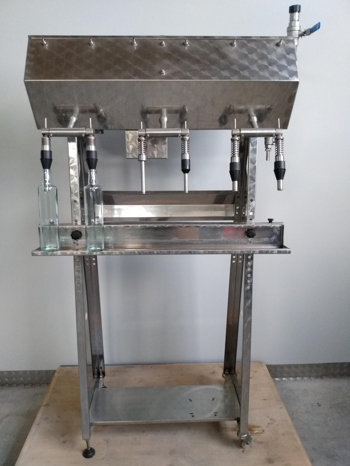 Flaschenabfüller Edelstahl mit Gestell 1
