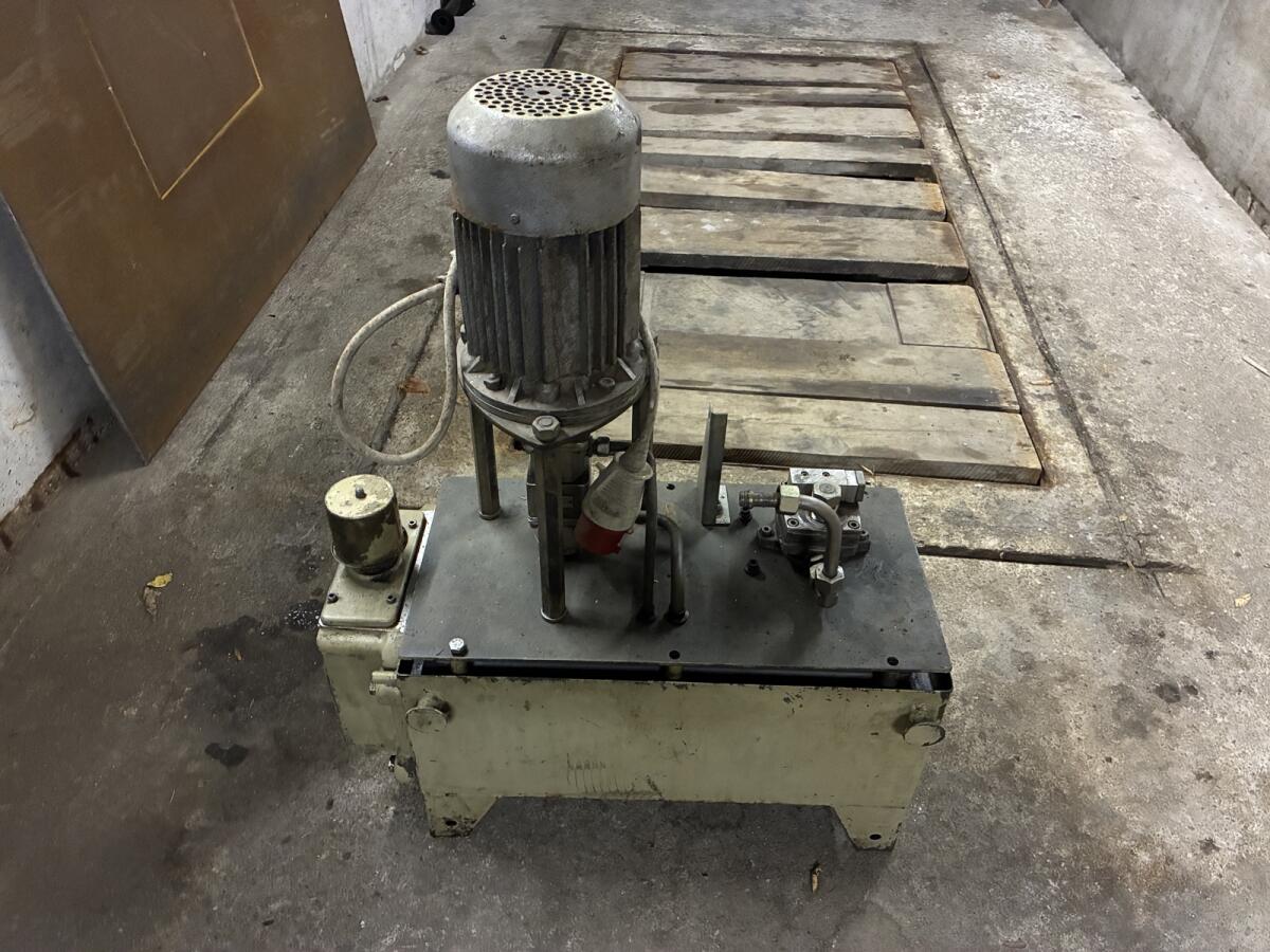 Hydraulik-Aggregat 2