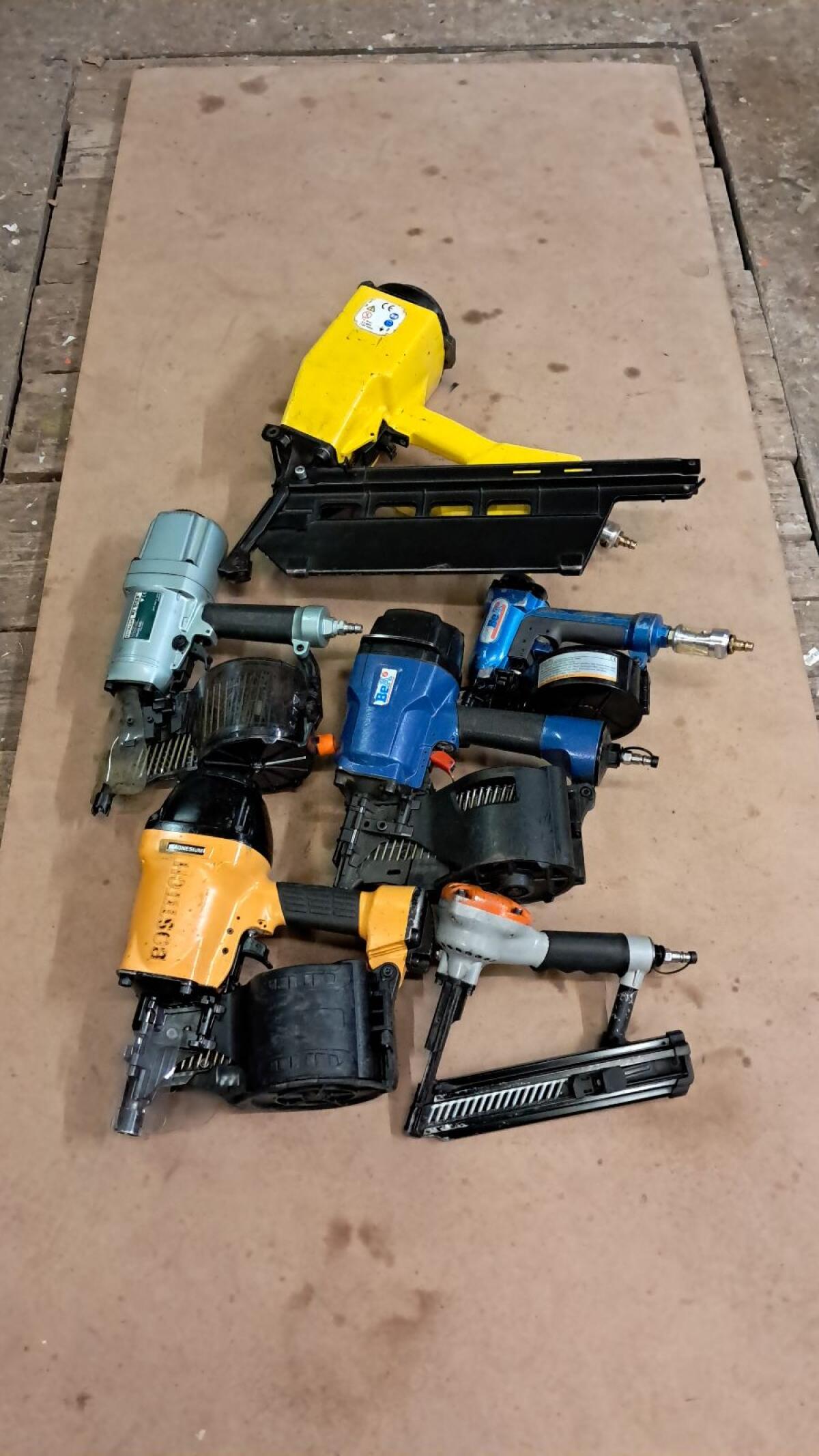 Druckluftnagler Nagler Nagelpistole 1