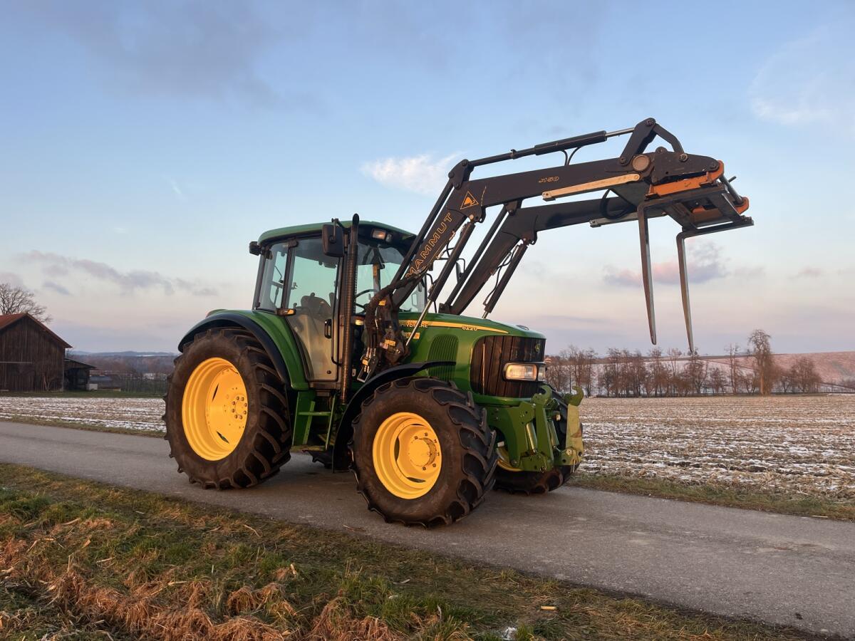 John Deere 6220 inkl. FH und vollhydr. Frontlader inkl. Werkzeug 1