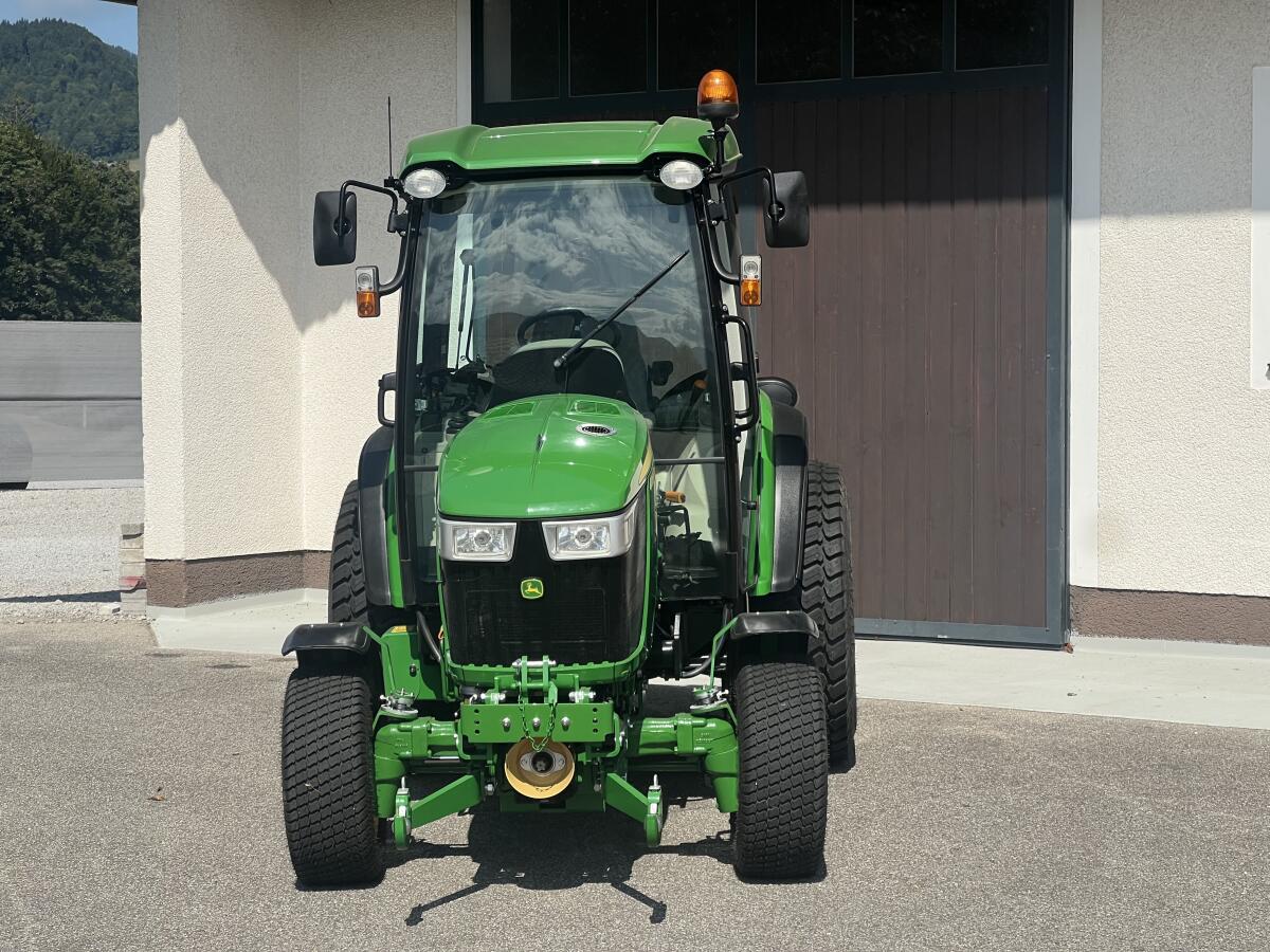 John Deere 4066R Kompakttraktor 2