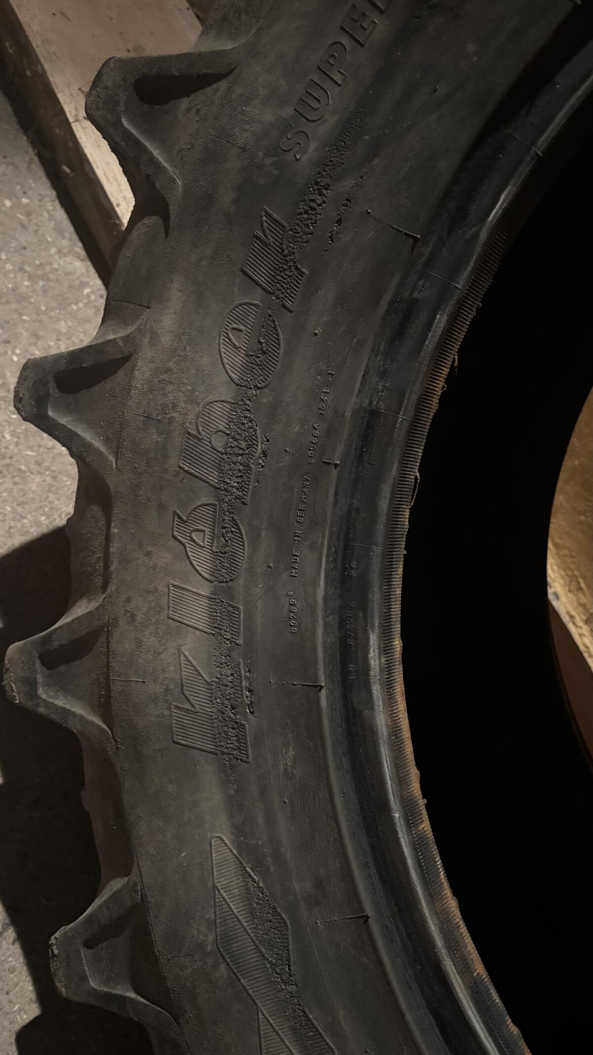 Diverse alte Traktorscheinwerfer 2