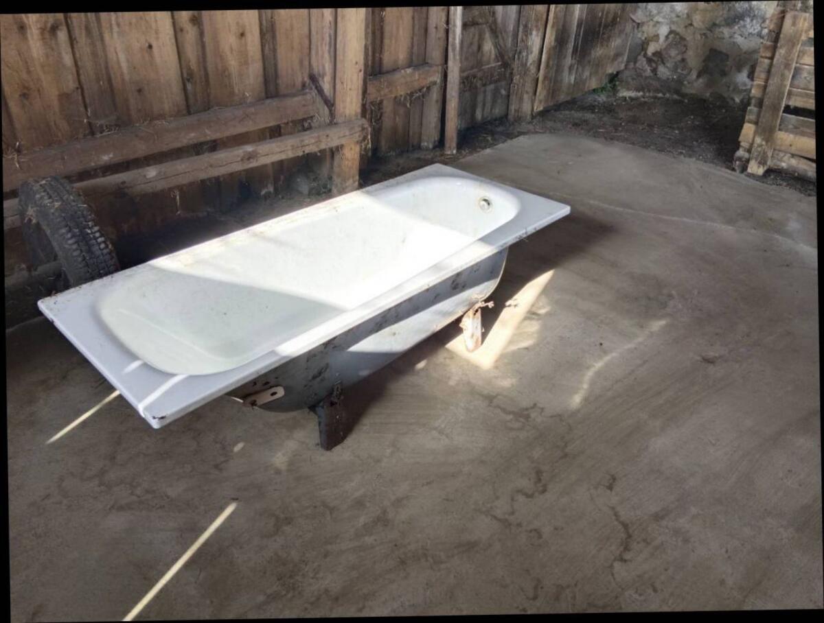 Verkaufe eine alte Email-Badewanne 2