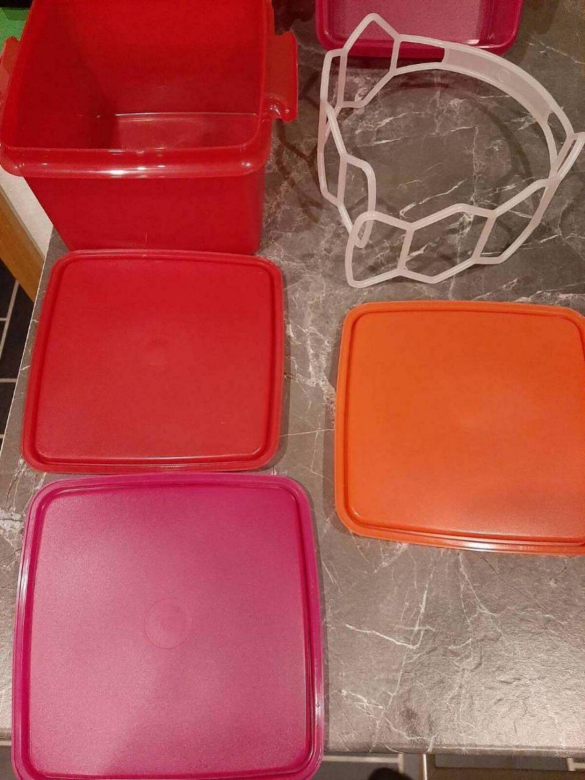 Tupperware-Set mit Haltegriff 3