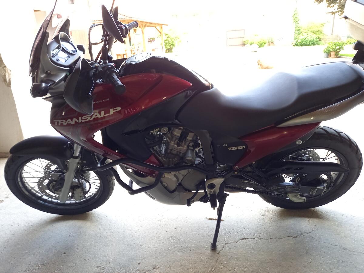 Honda Transalp 700 2