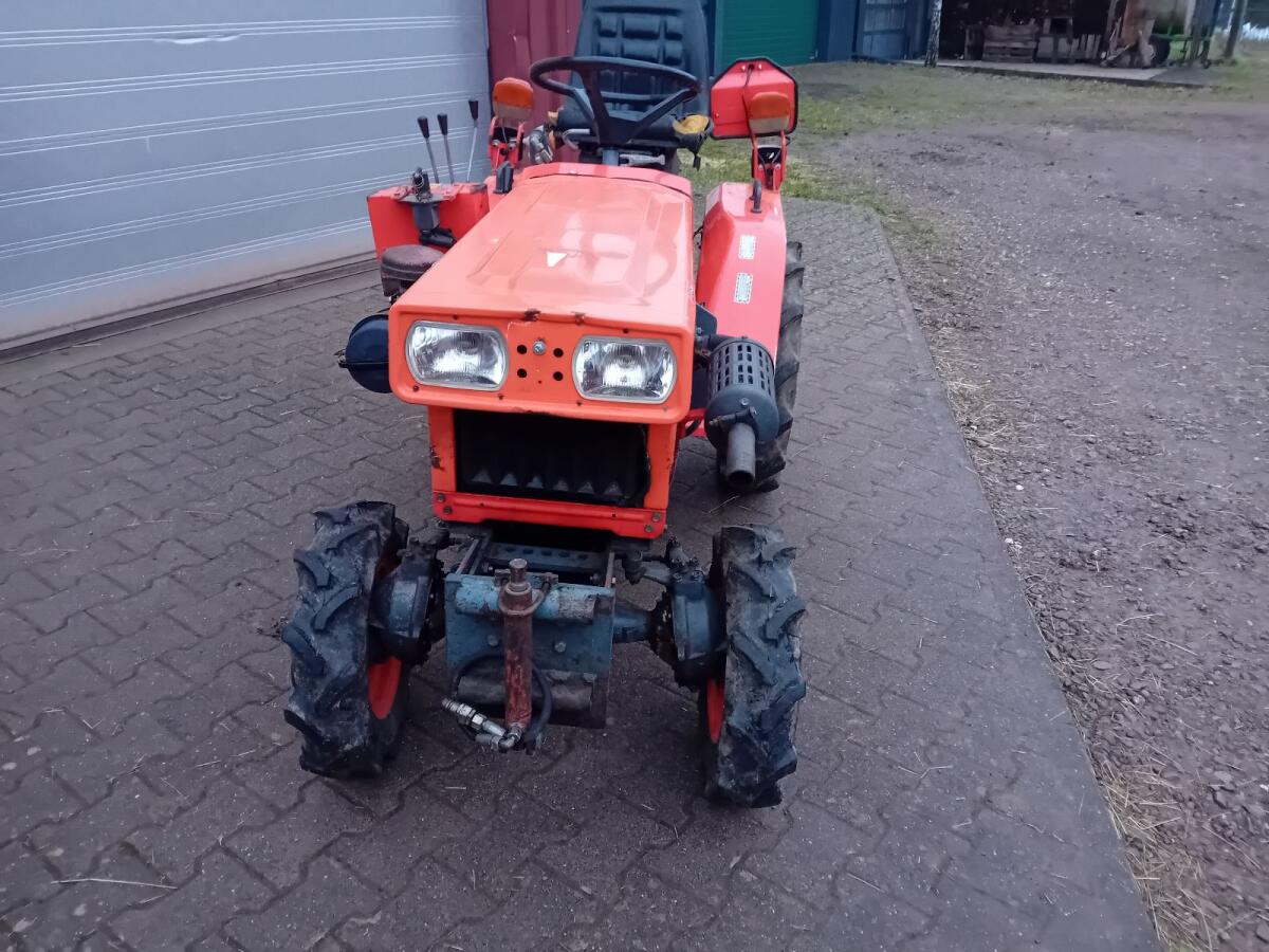 Kubota B4200 Traktor 2