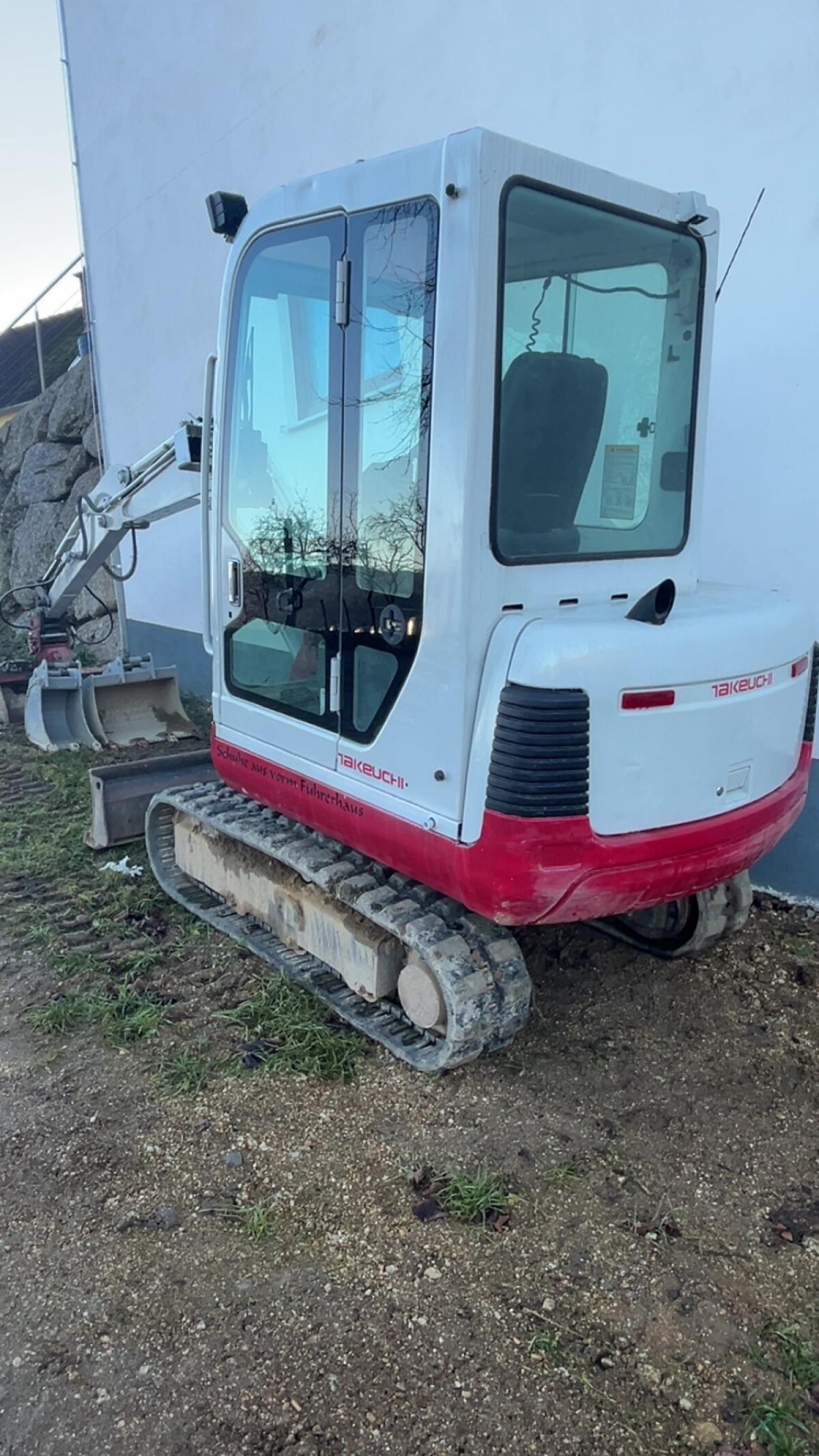 Bagger Takeuchi TB125 3