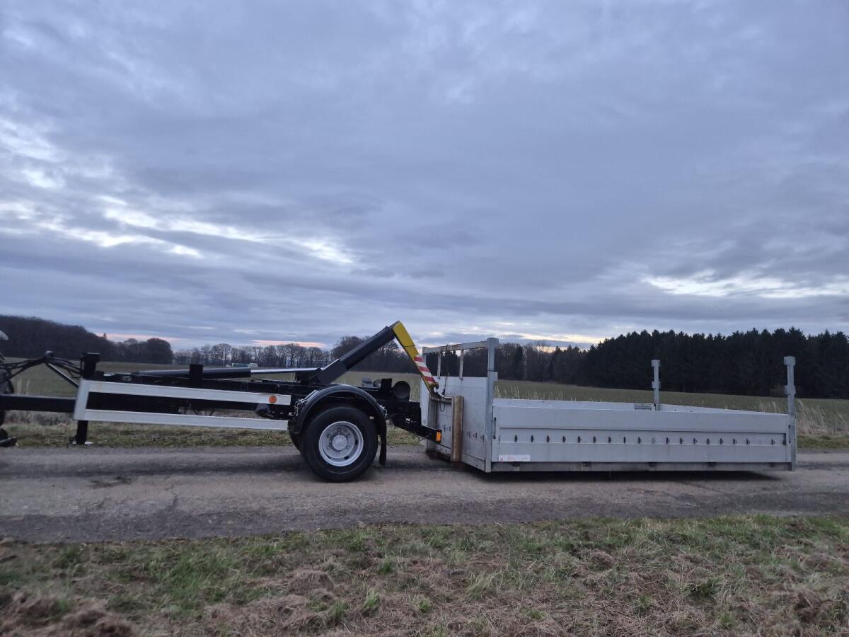 Hakenlift Anhänger Abrollanhänger 3