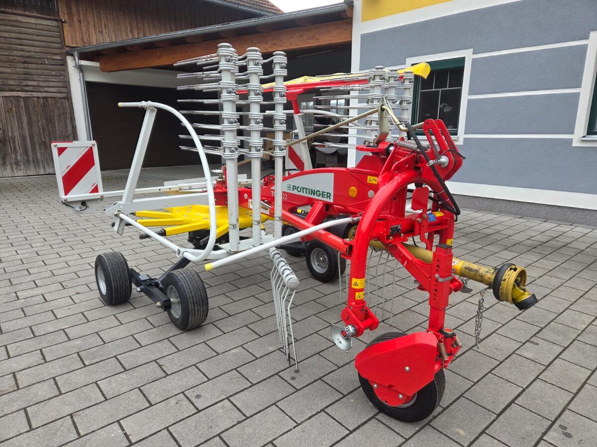 Neuwertiger Pöttinger Schwader TOP 422 3