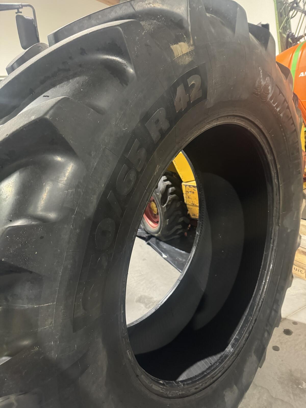 Michelin Multibib 650/65/R42 2