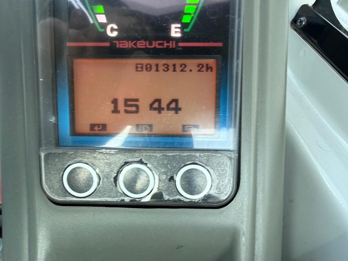 Takeuchi TB216 Powertilt und hydraulischer Schnellwechsler 1