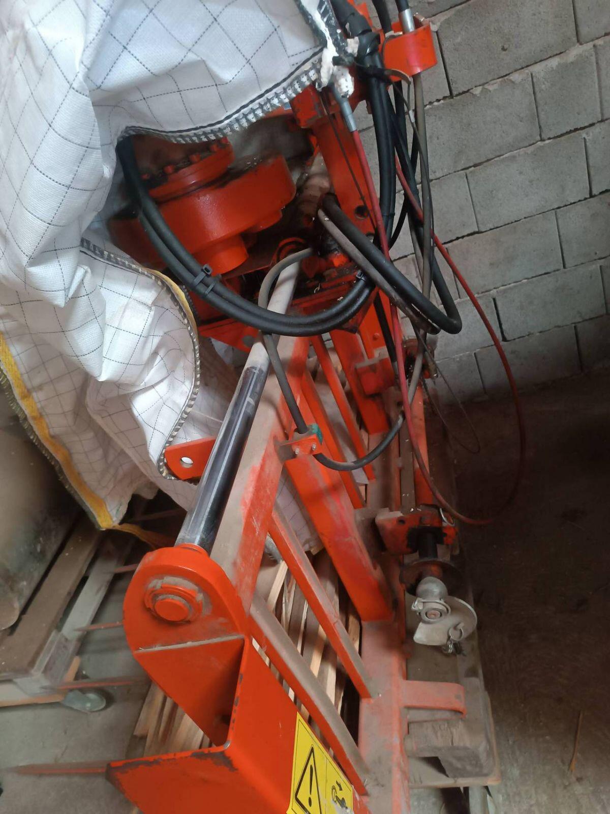 Kuhn Siloblockschneider 2