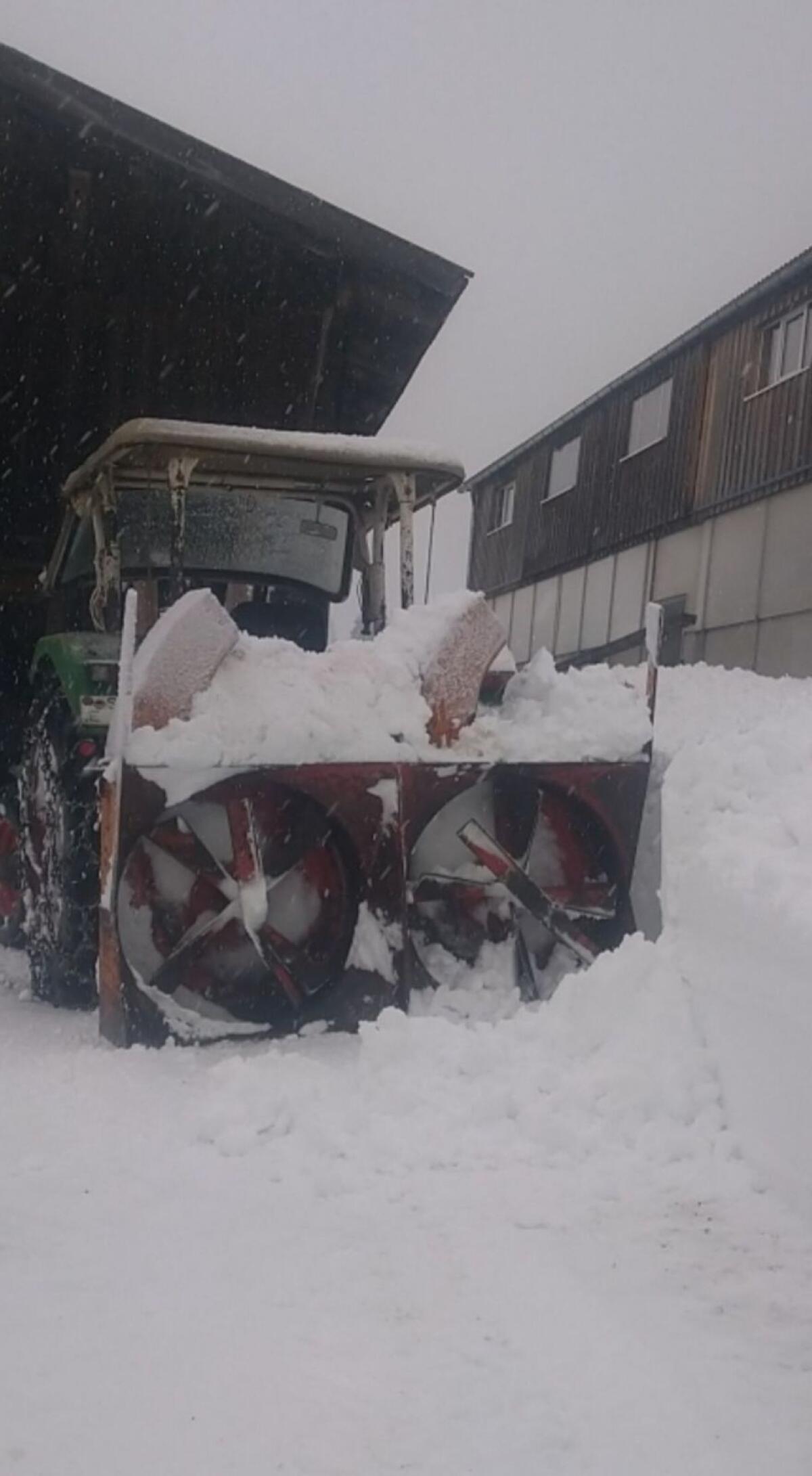 Schneeschleuder, keine Schneefräse 1