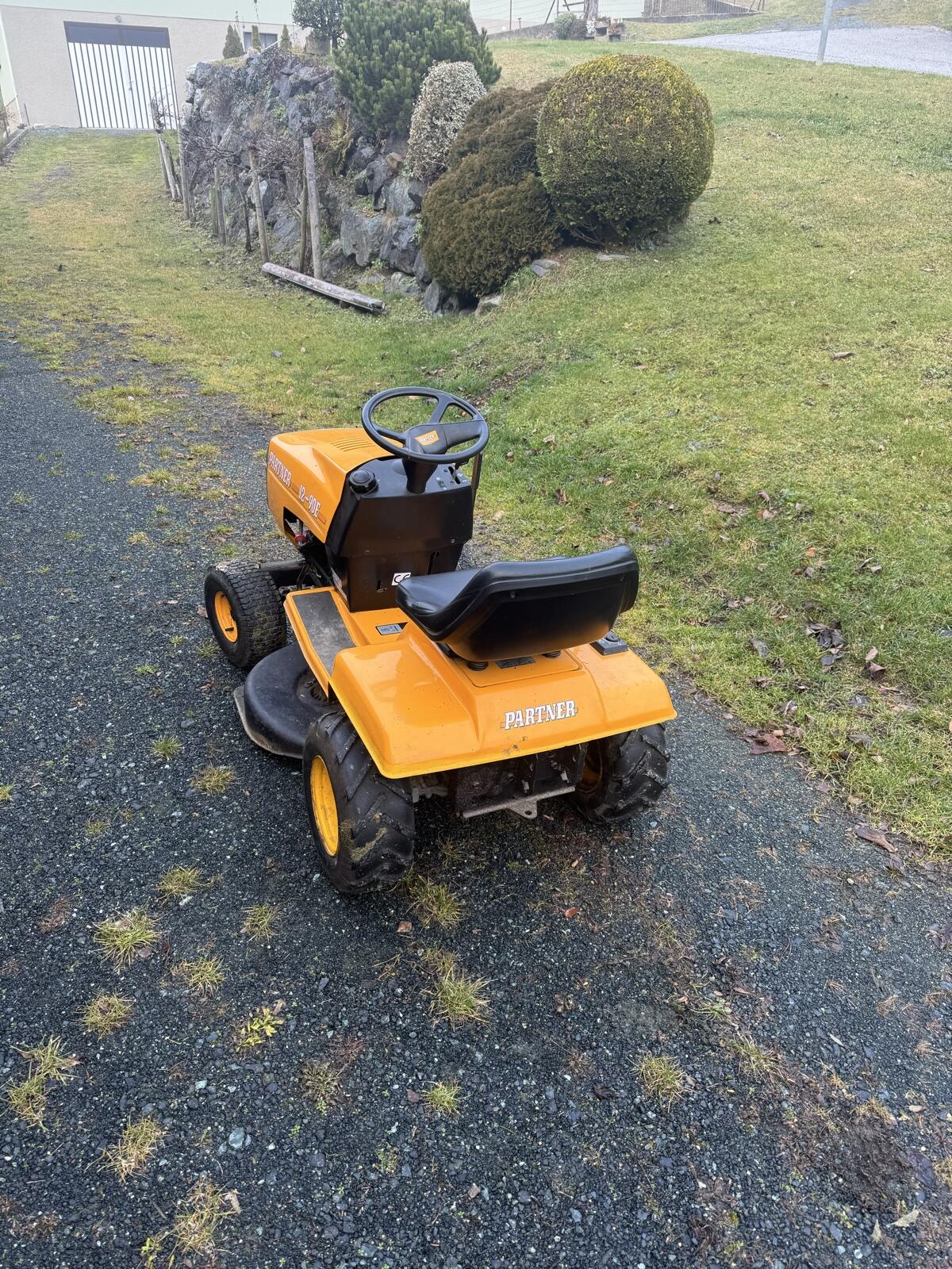 Rasenmähertraktor Partner 12-90E 2