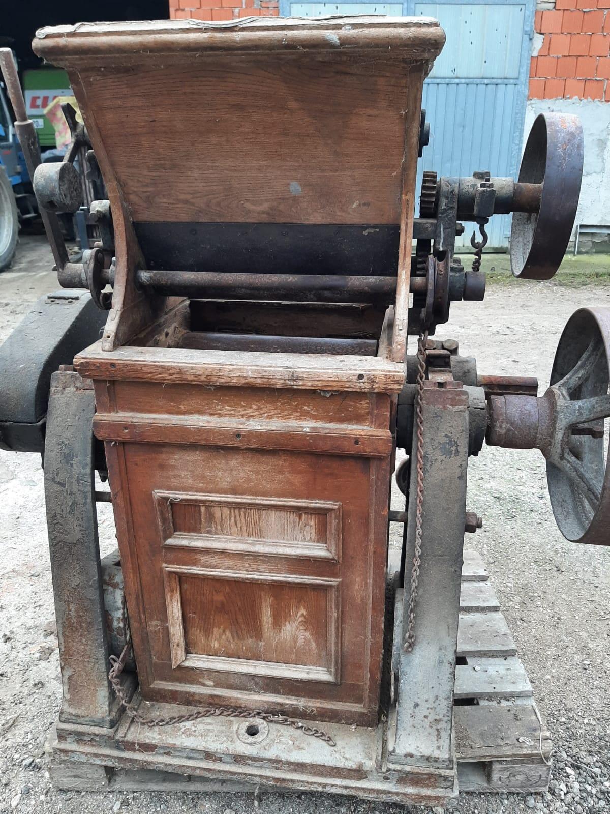 Getreidequetsche, antiker Walzenstuhl, Mühle 1