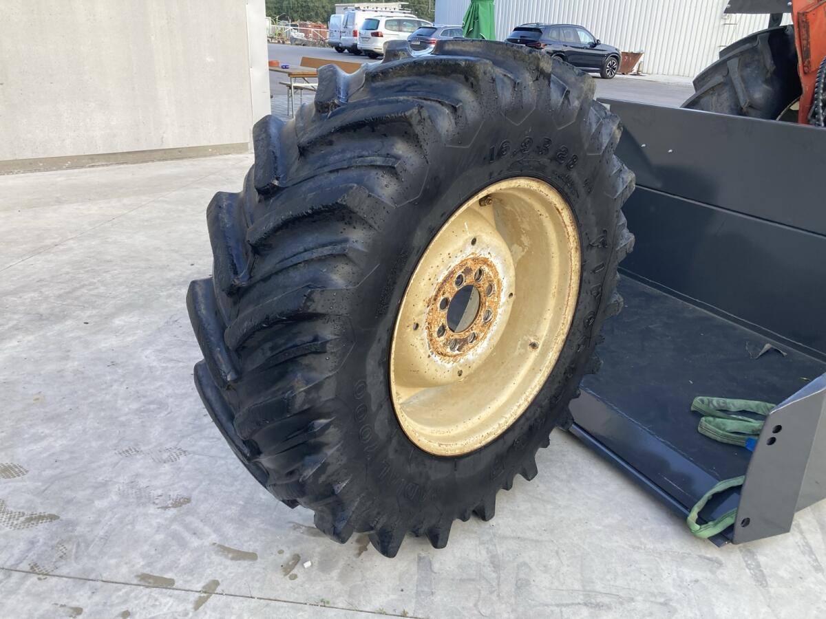 Kompletträder 16,9 R28 für Same, Deutz, Lamborghini, Hürlimann 2