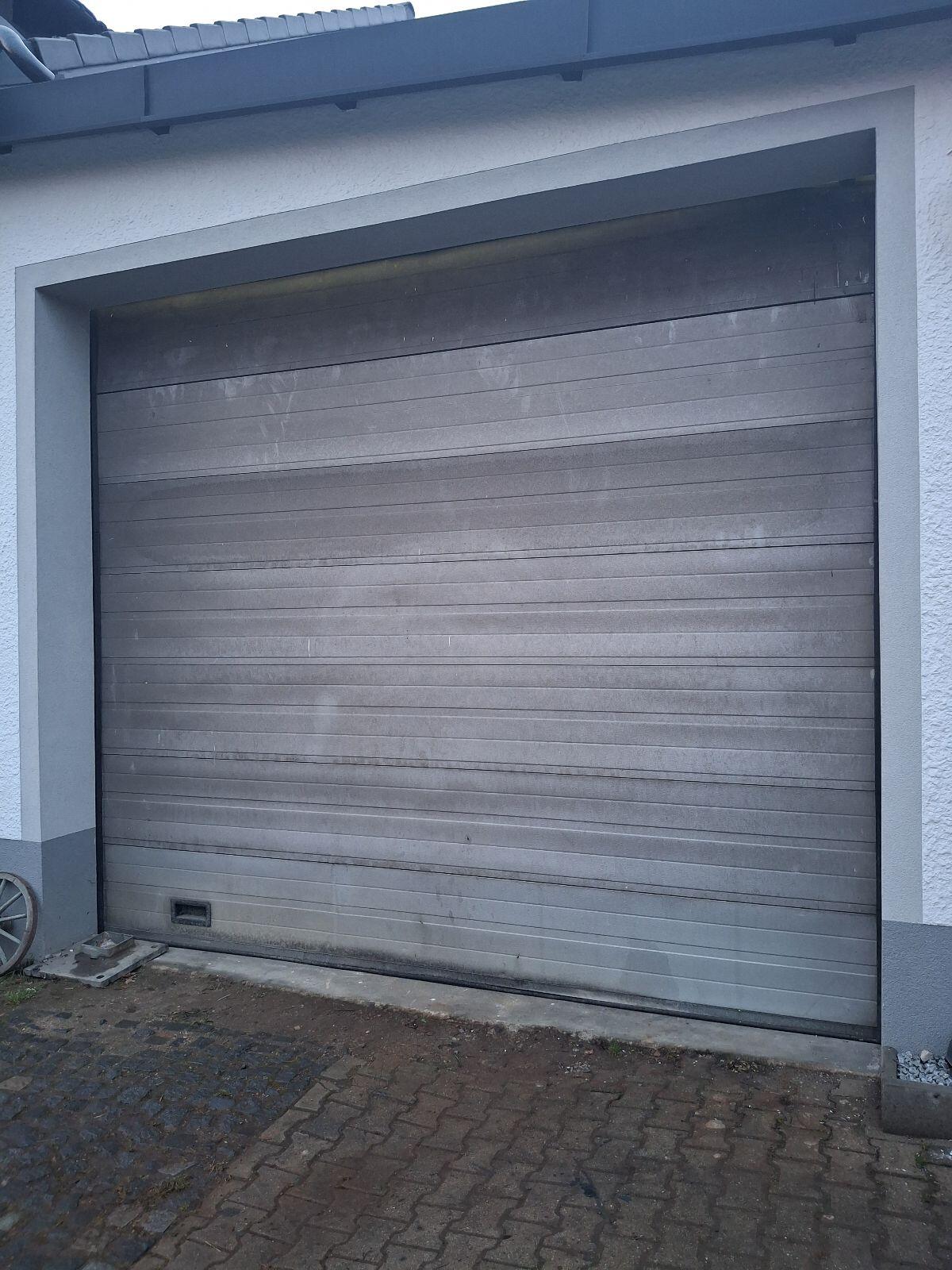 Garagentor/Sektionaltor 1