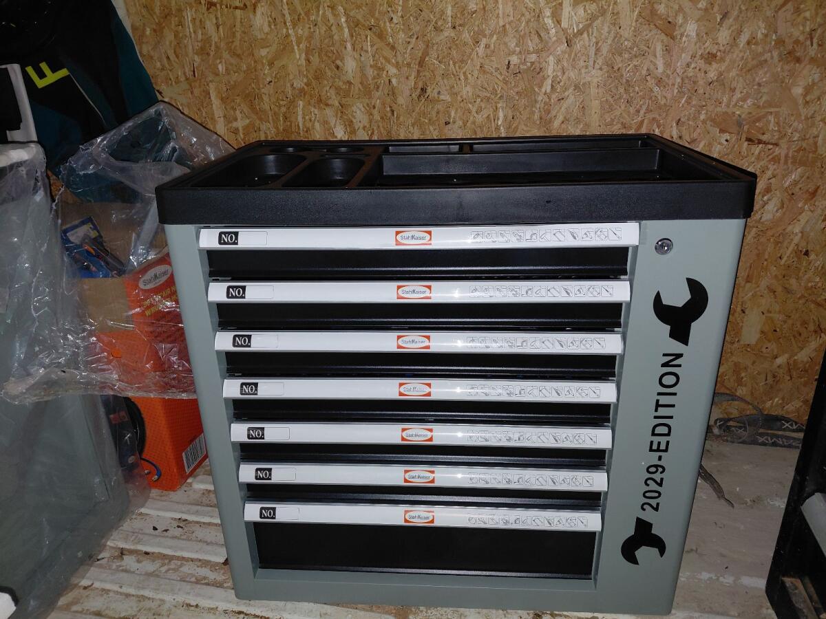 Werkzeugwagen komplett neu 1