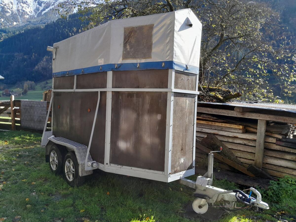 1,5 Spitzer Pferdeanhänger 2