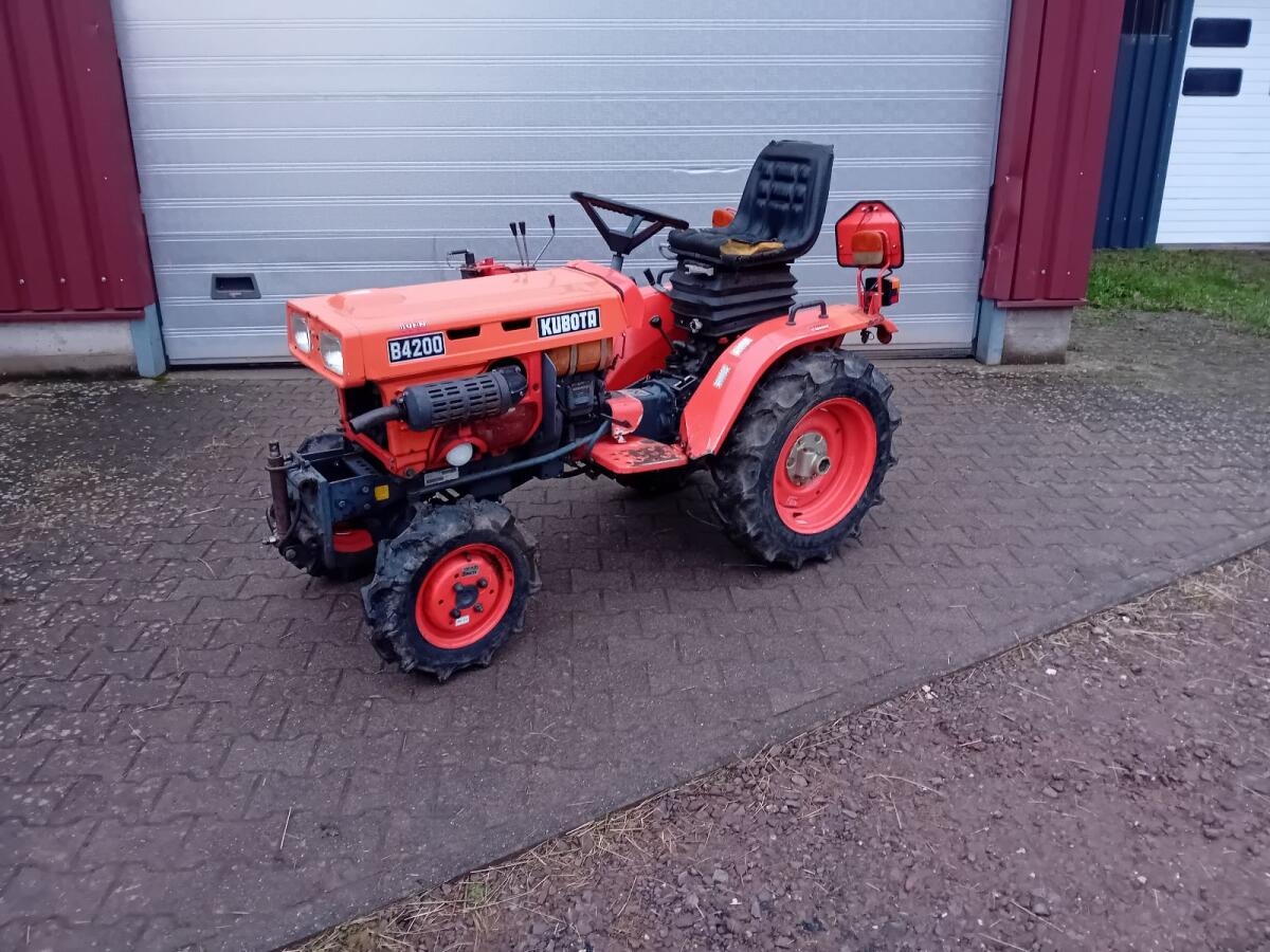 Kubota B4200 Traktor 1