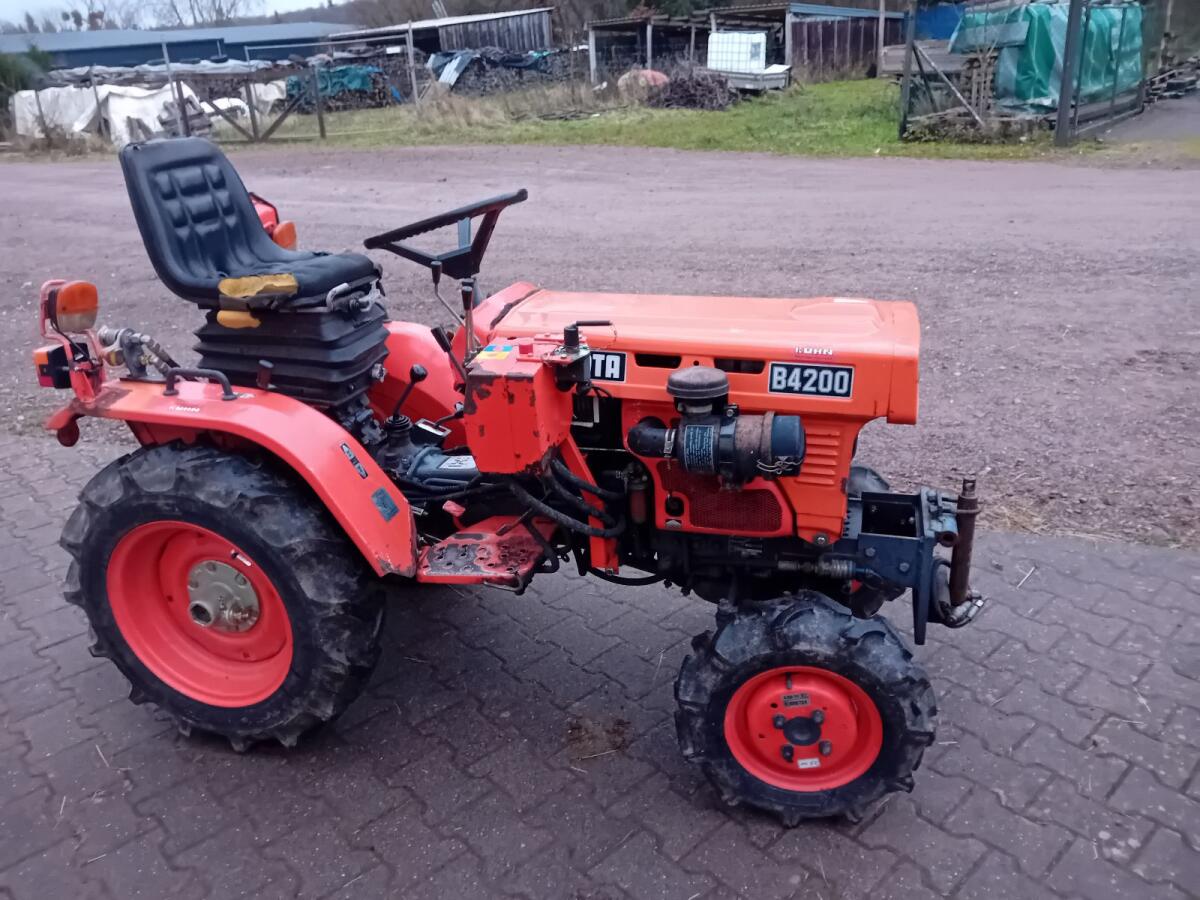 Kubota B4200 Traktor 3